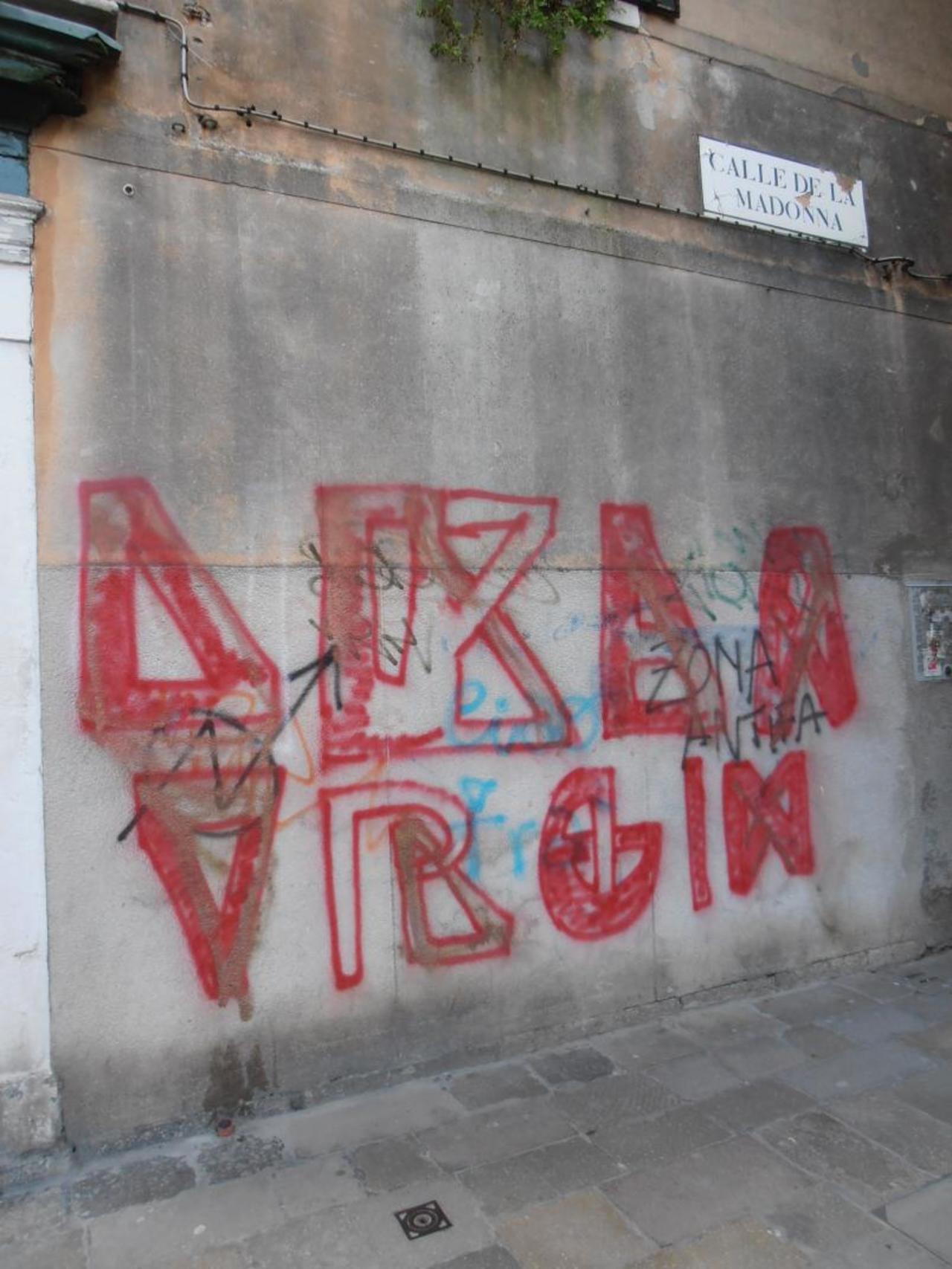 #graffiti #streetart #veniceitaly https://t.co/5haQ2BY80Q