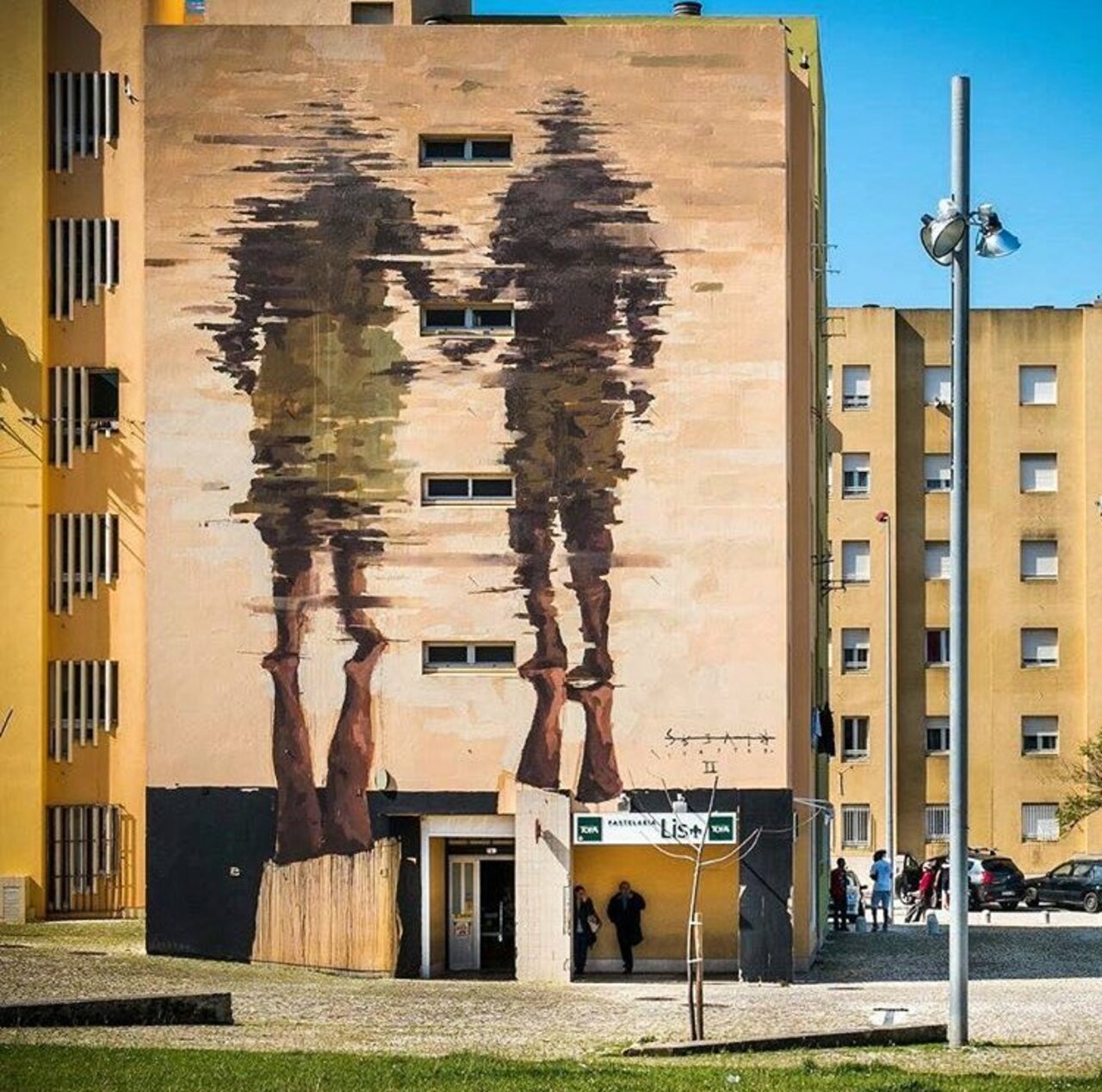 Street Art by Borondo found in Lisbon   #art #mural #graffiti #streetart https://t.co/AwnHgCO3sH