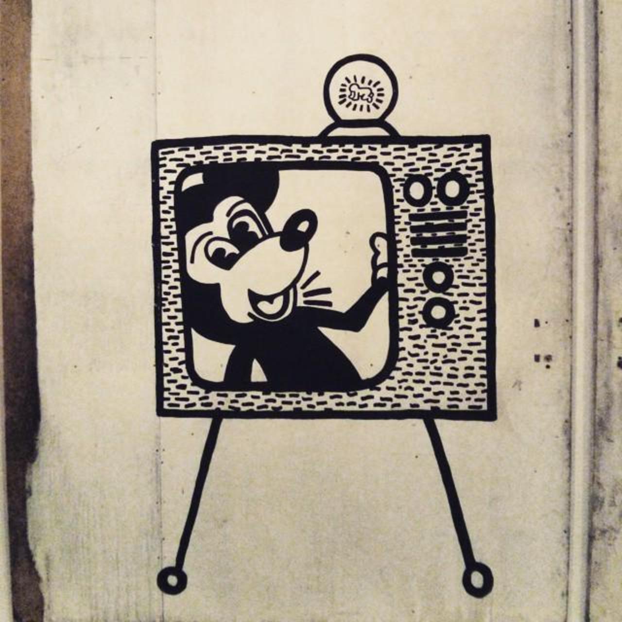 #keithharing #mickey #mouse #tv #art #keith #haring #popart #pop #culture #mam #mamparis #graffiti #graffitiart #co… http://t.co/X65l8qYDsN