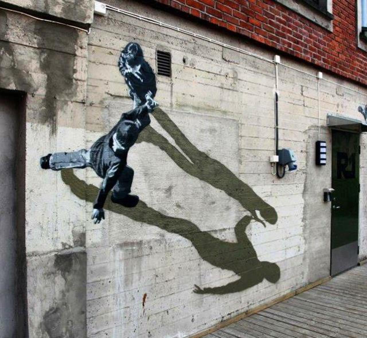 Artist Strok's wall walkers photorealistic Street Art in Porsgrunn, Norway

#art #arte #graffiti #streetart http://t.co/uBaD1v7r68
