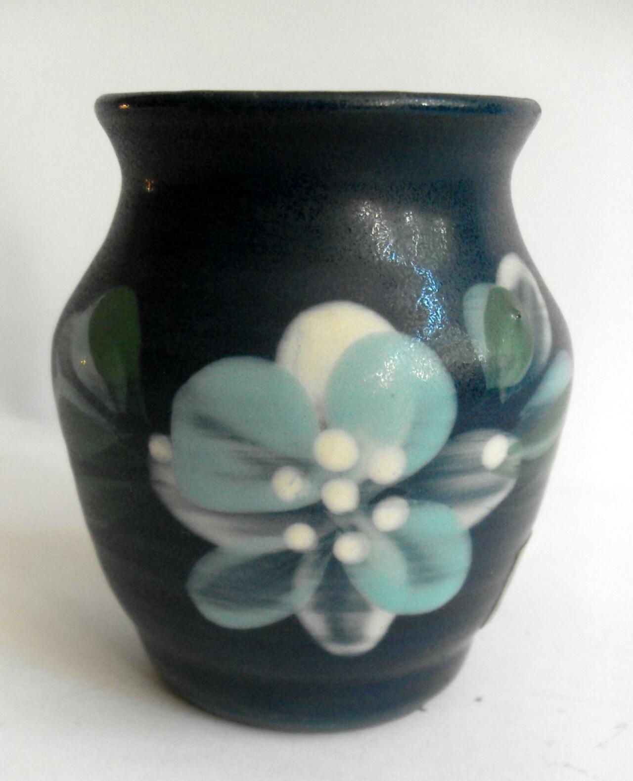 NEW TO US
Haseley Manor pot/tidy #IOW £12/offers inc UKPost
Tweet/DM us for details
#CCUK4S #FollowVintage #ceramics http://t.co/R24DbsdFdR