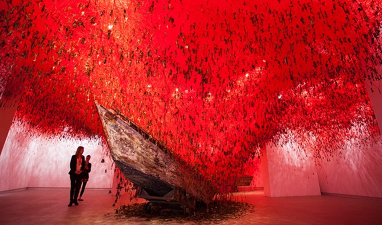 Biennale Blog: A chat with Chiharu Shiota, creator of this spectacular installation for Japan http://ow.ly/MA52j http://t.co/MmnXTXTbkS
