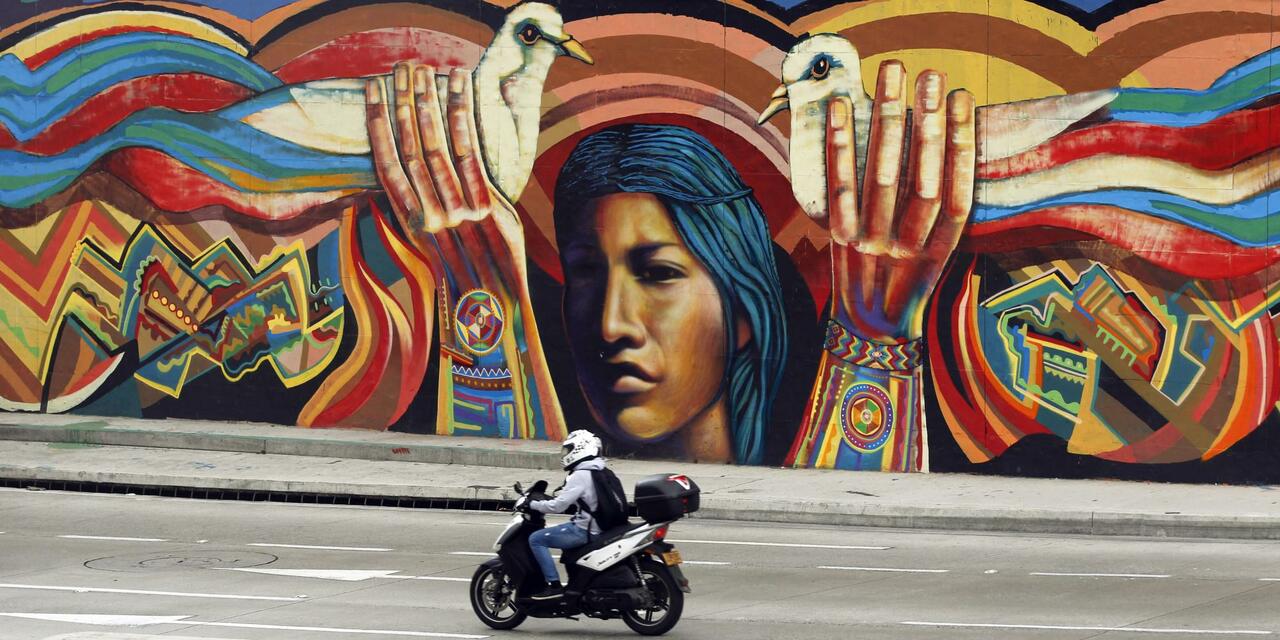 Arte en las calles de Colombia. #streetart #art #graffiti #Colombia #arte http://t.co/4D2YOXLi8i