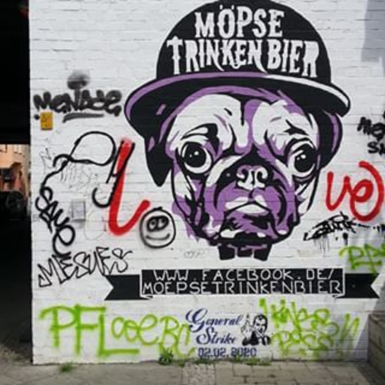 #berlin #art #graffiti #pug #Design #wallart http://www.findelight.net/puggie_detail.html?id=983289928059890117_1520458753 http://t.co/ehhpaGNSCQ