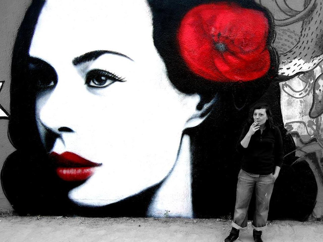 Rencontre #StreetArt avec Kat et ses "portraits de #femmes" #art #urbain via @lumieresdlv > http://urlz.fr/20N6 http://t.co/hwn1h7MuwX