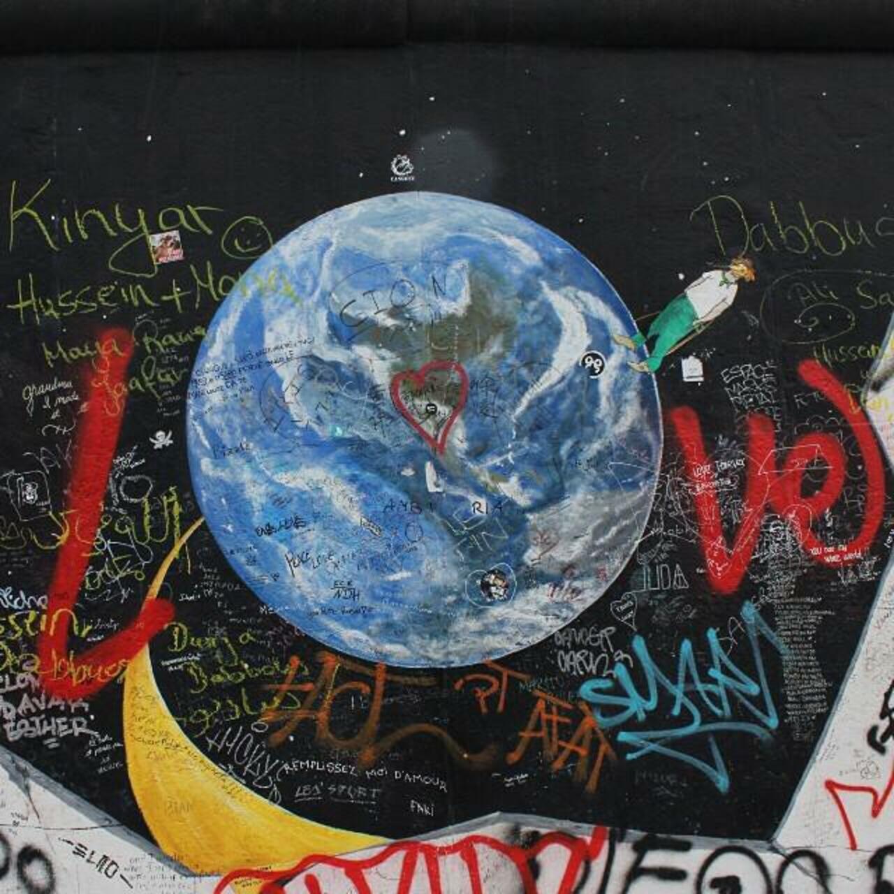 #Berlin #Allemagne #streetart #street #art #urbanart #urbantag #graffiti #streetartberlin #EastSideGallery by becom… http://t.co/8O9wuAghhc