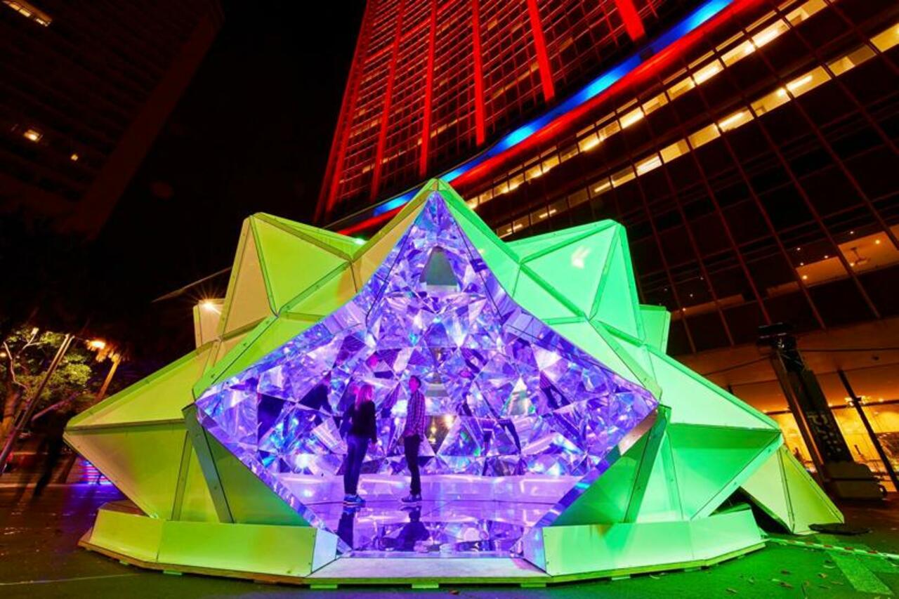 A kaleidoscopic #installation that bends & weaves light like paper #vividsydney #festival #art http://bit.ly/1FU3m9l http://t.co/x74cnZ858S