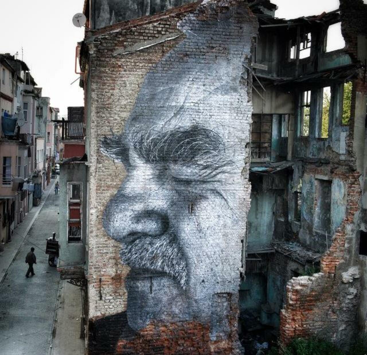 Street Art by JR in Istanbul & after local police painted over it 

#art #arte #graffiti #streetart http://t.co/ajaVwhnlBW