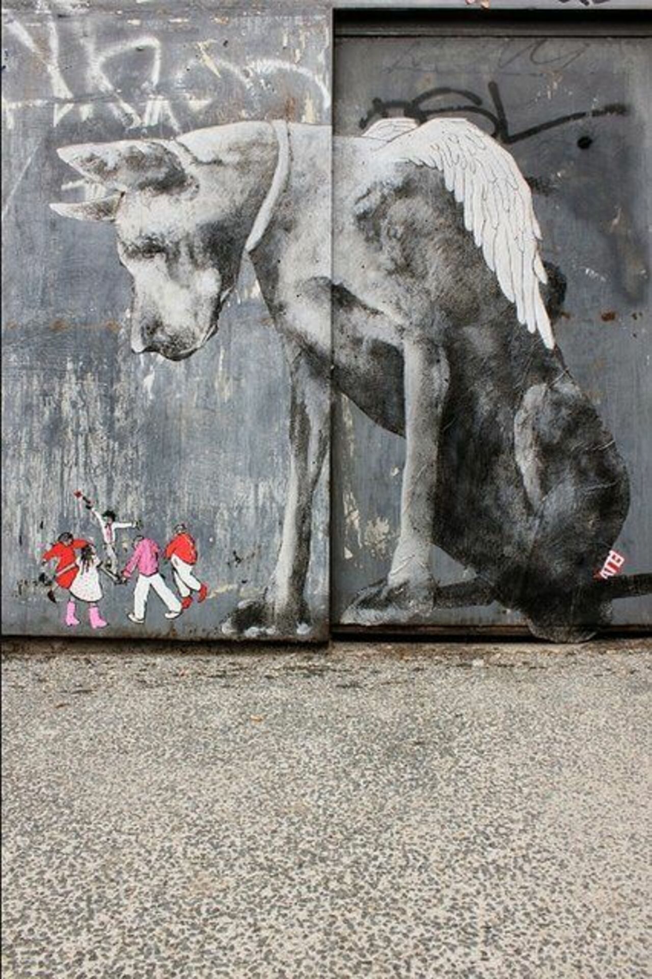 RT @Dame_Rouge: .@StreetArtBuzz - Le chien ange gardien par #Ella #StreetArt #UrbanArt #Graffiti http://t.co/uEJFdH5Ip9