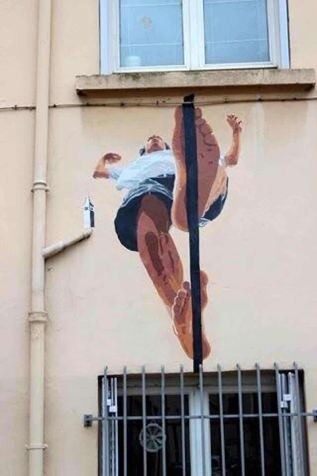RT @designopinion: Cool Street Art of a Tightrope Walker by artist 'Big Ben' in Lyon, France #art #mural #graffiti #streetart http://t.co/AxZkwyPsce