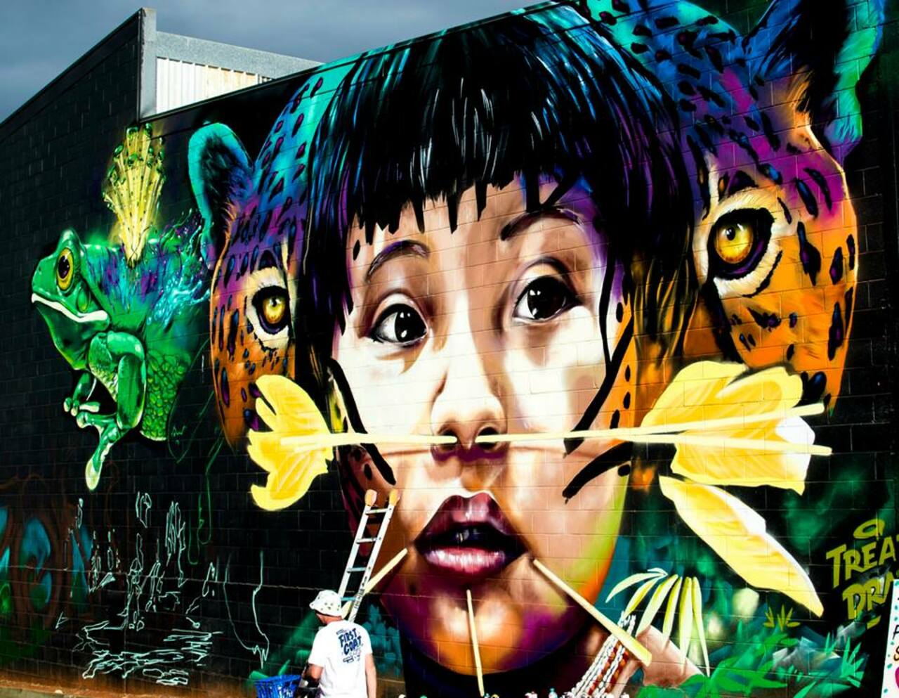 RT @rowen_nick: #streetart #urbanart #graffiti #art #urban #streetphotography #mural #wallporn #urbanwalls #graffitiporn #picoftheday http://t.co/kDigEs5Vqq