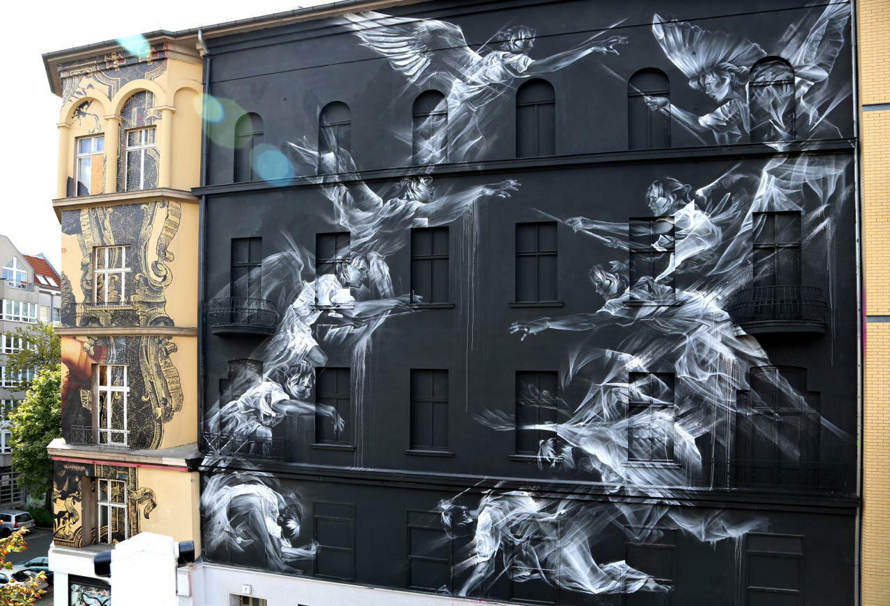 Aaron Li Hill – 'Rise and Fall' (Berlin). #StreetArt #Graffiti #Mural http://t.co/eN5EbA64mS https://goo.gl/7kifqw