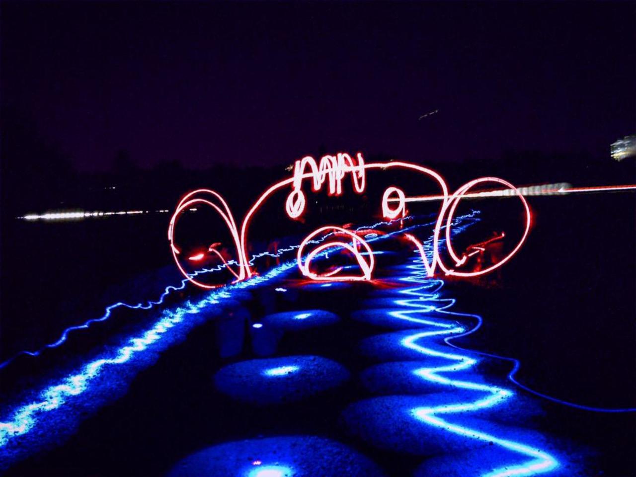 #light #river #P8NocniSvet #lightart #lightdrowing #lightpainting #ring #red #ballons #blue #night #city #face http://t.co/tw7BdCxwDE