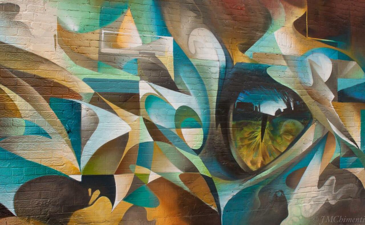 RT @Joannechimenti: Look the world straight in the eye. #HelenKeller #streetart #graffiti #mural #art #design #toronto @viszla_bacon http://t.co/cpl7IERgBc