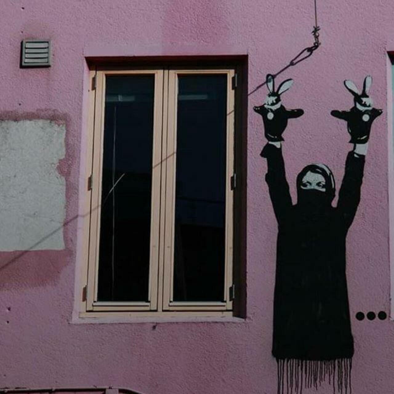 RT @weigeltw: By #dotdotdot #jaimerojo
#protestor
#mural #streetart #graffiti #urbanart http://t.co/kXkb6sQF4p