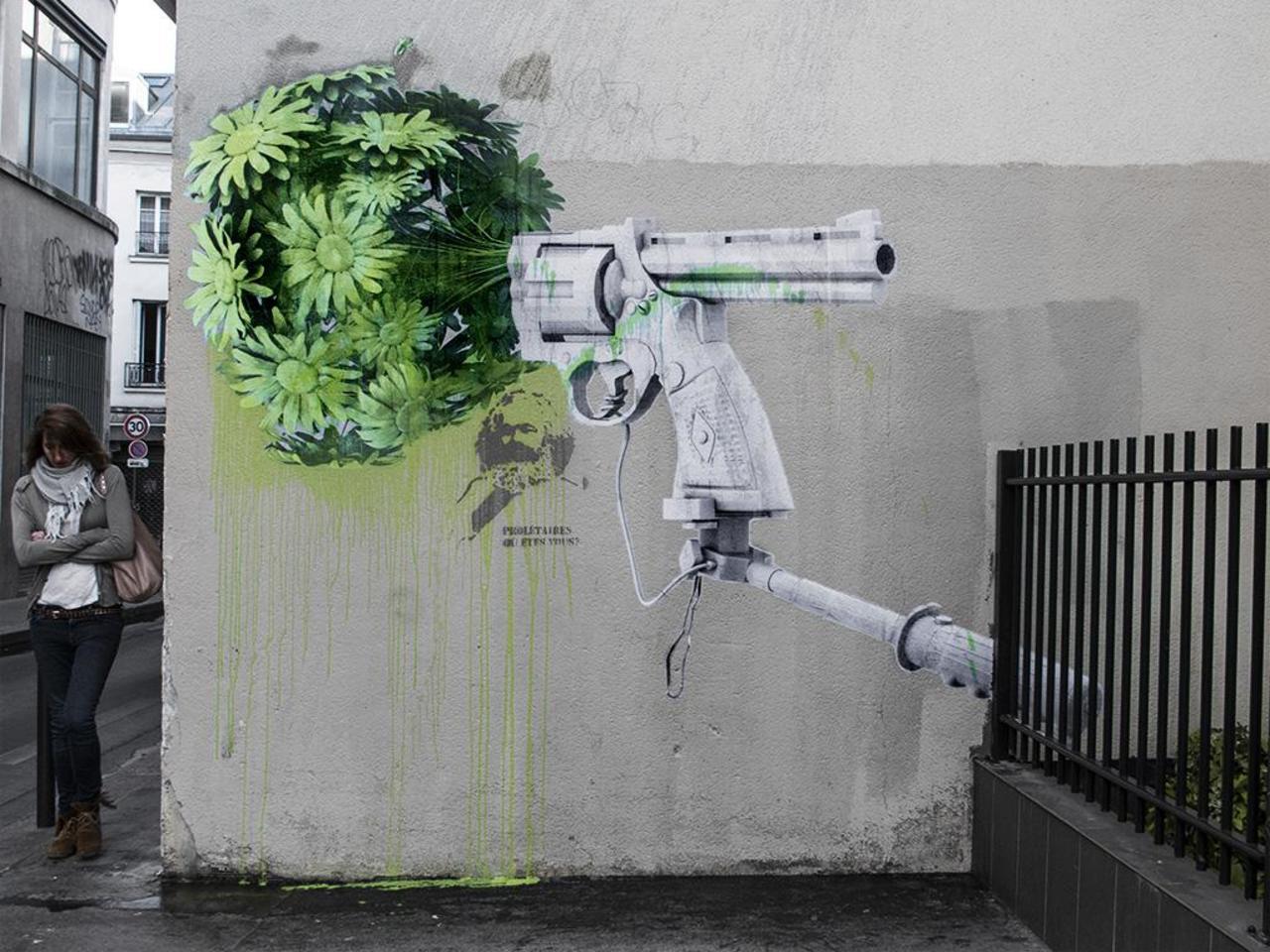 "Self-Portrait", a new street piece by Ludo in Paris, France. #StreetArt #Graffiti #Mural http://t.co/AjEUzRFlhv