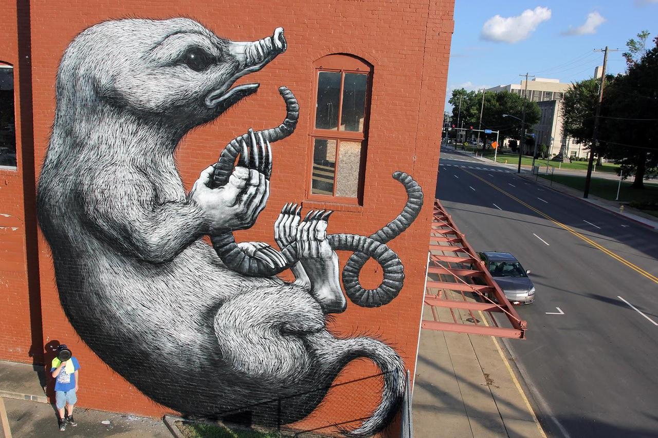 ROA paints a new mural in Fort Smith, Arkansas for Unexpected '15. #StreetArt #Graffiti #Mural http://t.co/01g6d7aNnC