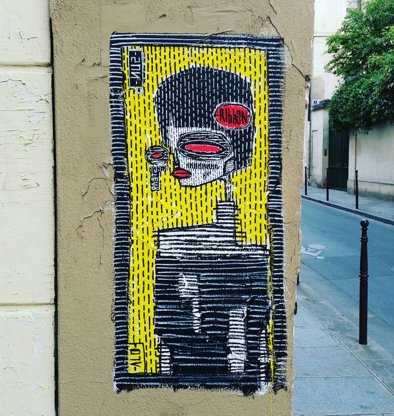 #Paris #graffiti photo by @mrsaurelie http://ift.tt/1KVYxDk #StreetArt http://t.co/Q2qIl6pAYF