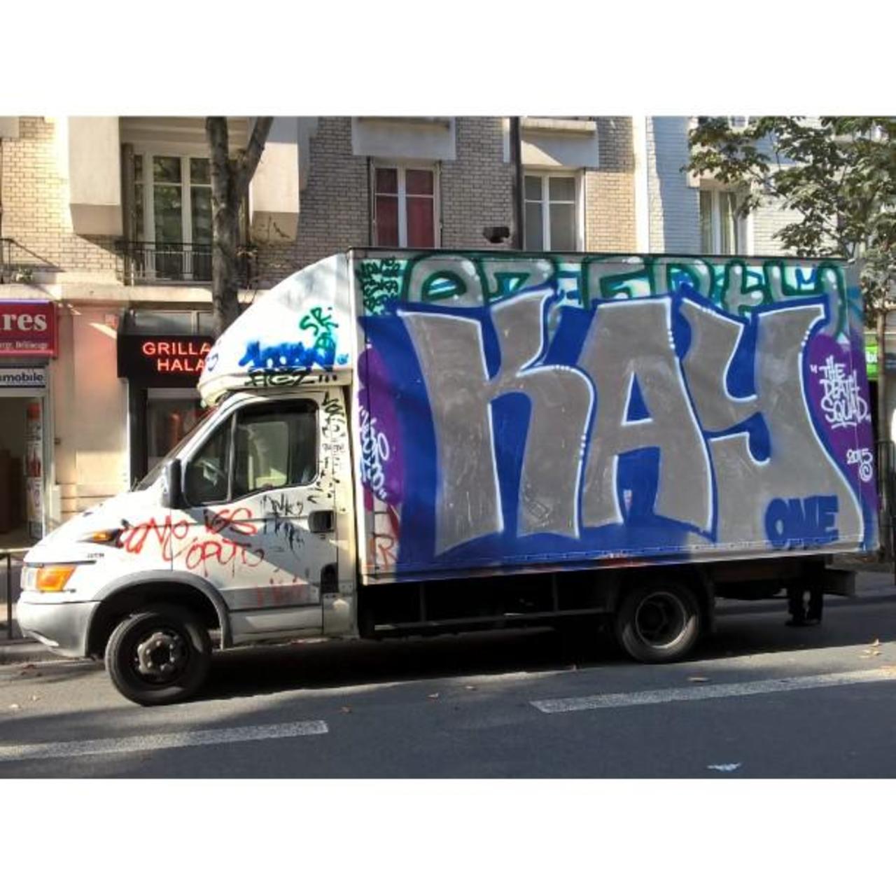 #Paris #graffiti photo by @maxdimontemarciano http://ift.tt/1jkuMS7 #StreetArt http://t.co/lLeQriRjyn