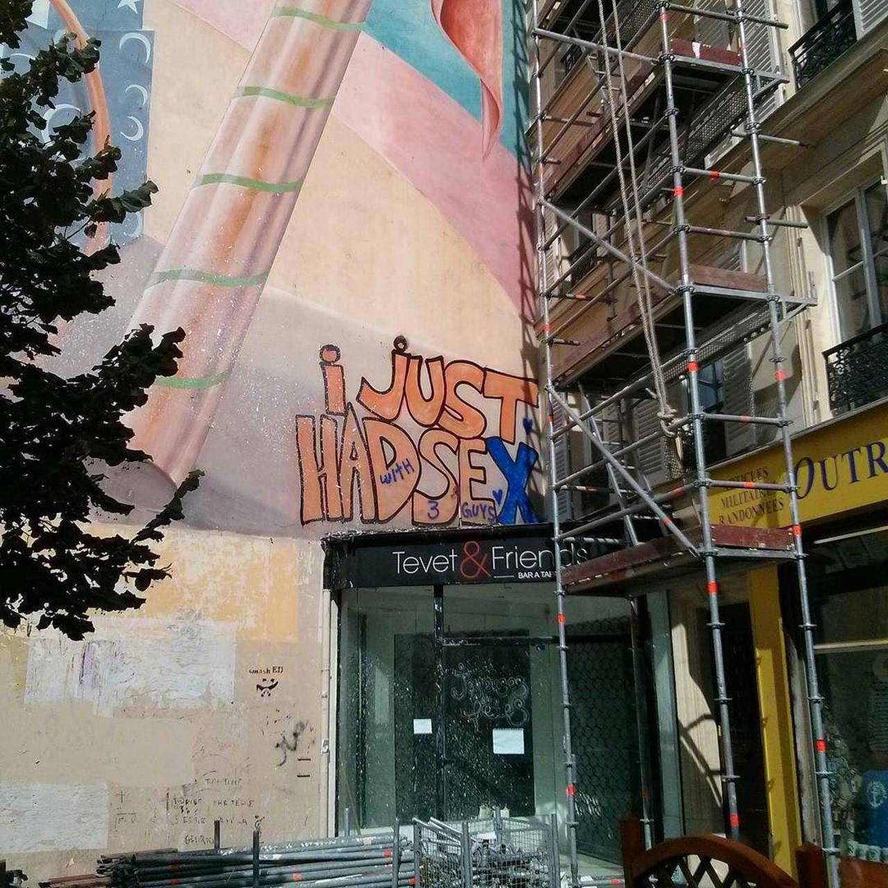 circumjacent_fr: #Paris #graffiti photo by francheetham http://ift.tt/1Mw6ez9 #StreetArt http://t.co/hDpIUoeB68