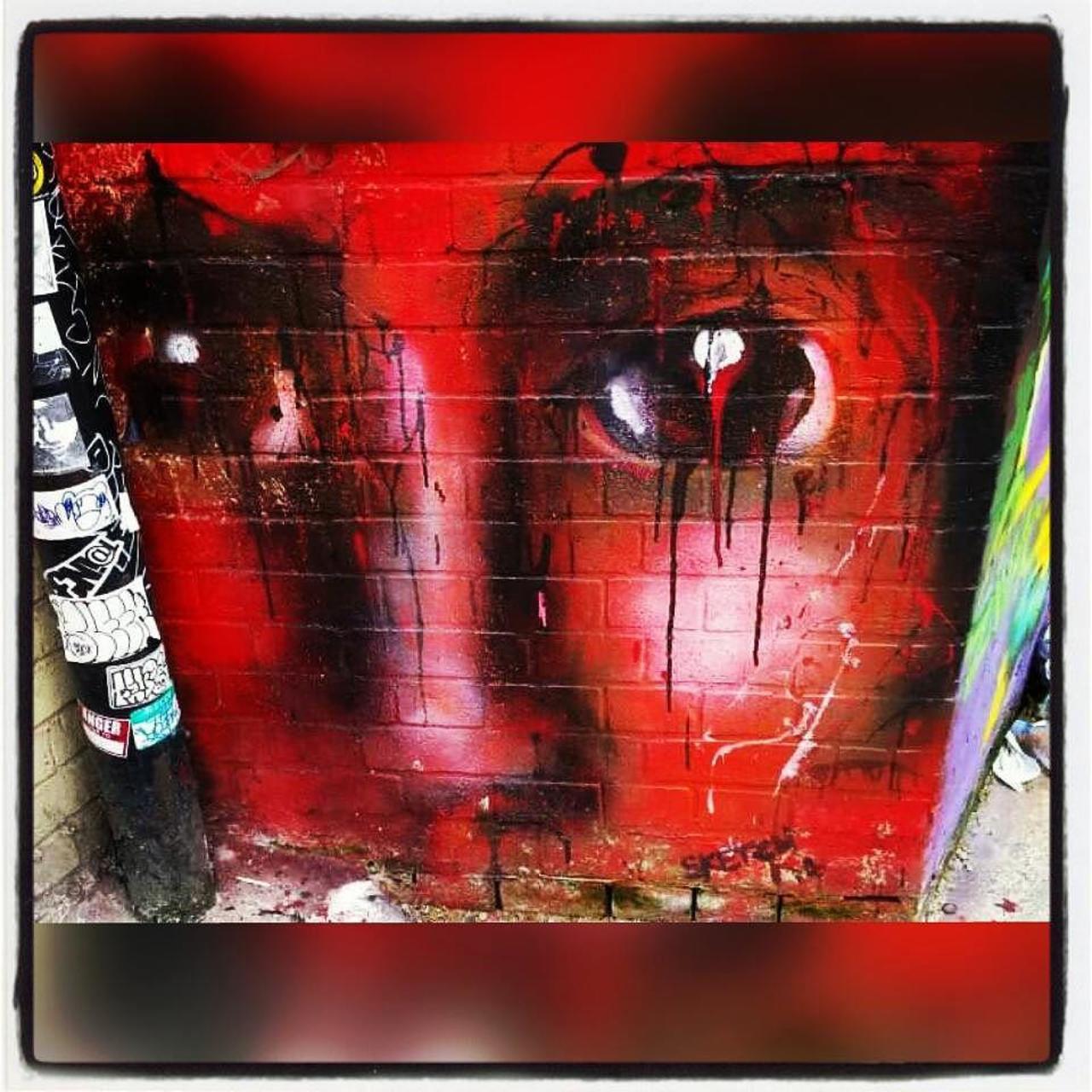 #streetart #london #red #face #eyes #wall #england #londonstreetart #street #art #streetartlondon #graffiti #stenci… http://t.co/RwyilfNZd9