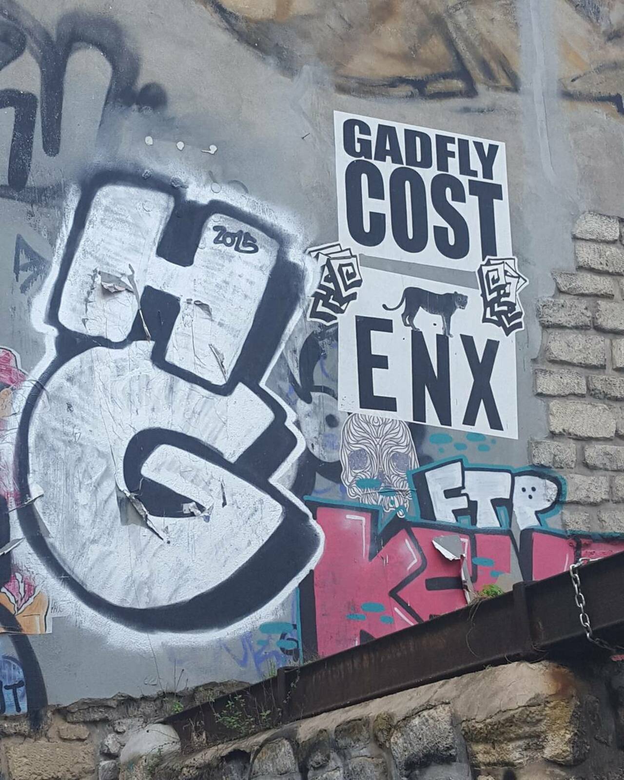 #Paris #graffiti photo by @jdewey67 http://ift.tt/1LFGSAv #StreetArt http://t.co/DGFhShuH90