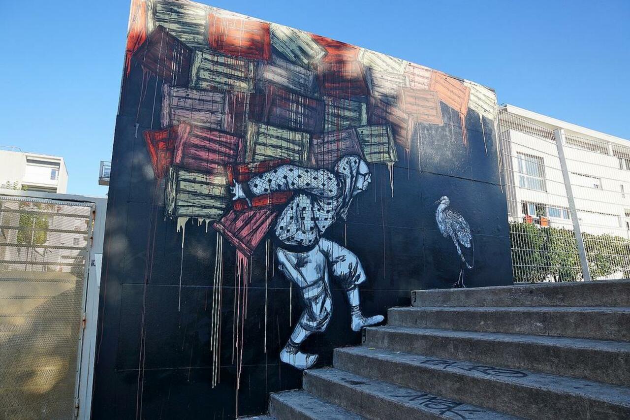 RT @urbacolors: Street Art by anonymous in #Montreuil http://www.urbacolors.com #art #mural #graffiti #streetart http://t.co/GxufDObNEY
