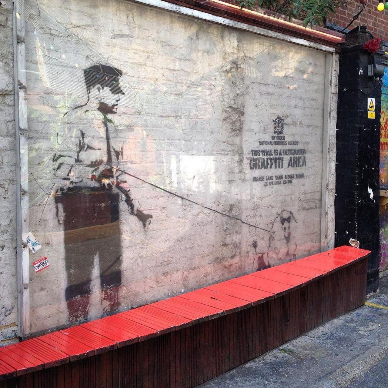 StArtEverywhere: Banksy. #streetart #streetartlondon #graffiti #london #thisislondon by isadarko http://t.co/DiuF9lPOef