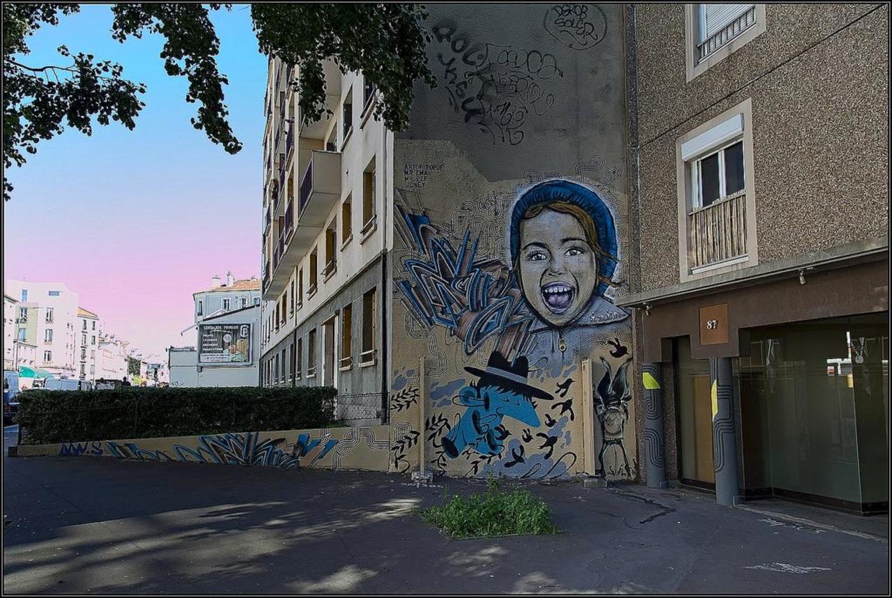 Street Art by anonymous in #Montreuil http://www.urbacolors.com #art #mural #graffiti #streetart http://t.co/zHmPDpFs6I
