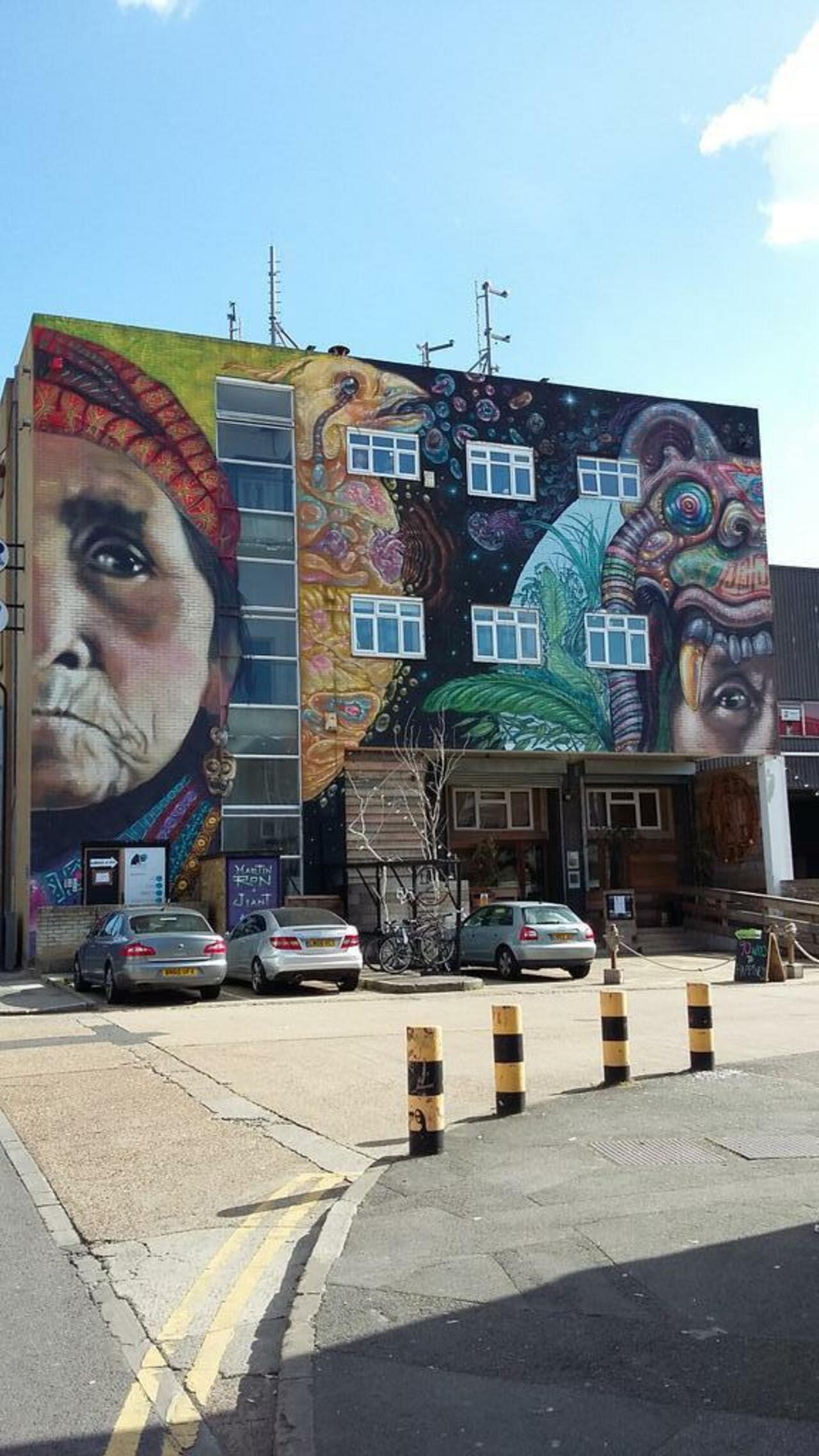 #streetart Martin Ron & Jiant in #Hackney Wick #switch #bedifferent #graffiti #arte #art http://t.co/tlDRAX0EjM