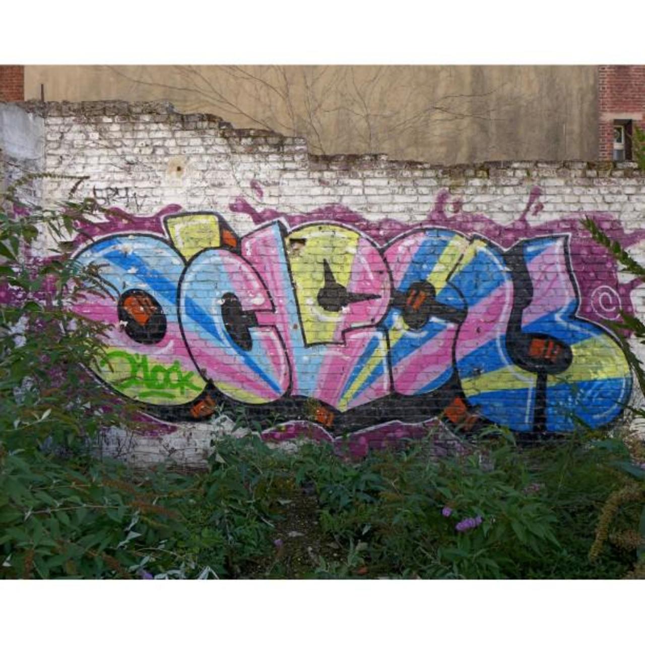 circumjacent_fr: #Paris #graffiti photo by maxdimontemarciano http://ift.tt/1LVxwMx #StreetArt http://t.co/hNqhM3HTMV