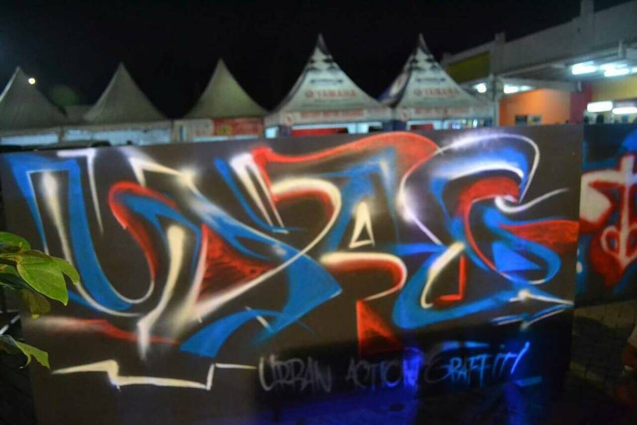 RT @artpushr: via #riziqries "http://ift.tt/1iDC82u" #graffiti #streetart http://t.co/5xkjShgD6l