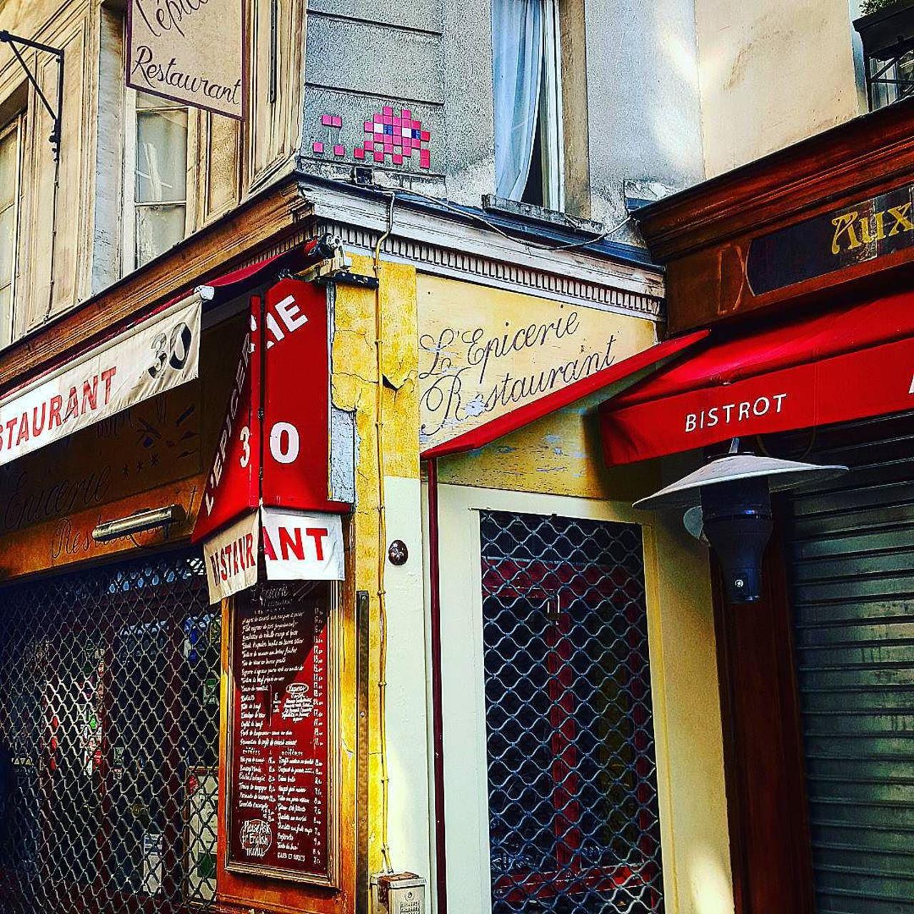 #Paris #graffiti photo by @beabookingstories http://ift.tt/1LVxwfH #StreetArt http://t.co/wS8fDRivWY