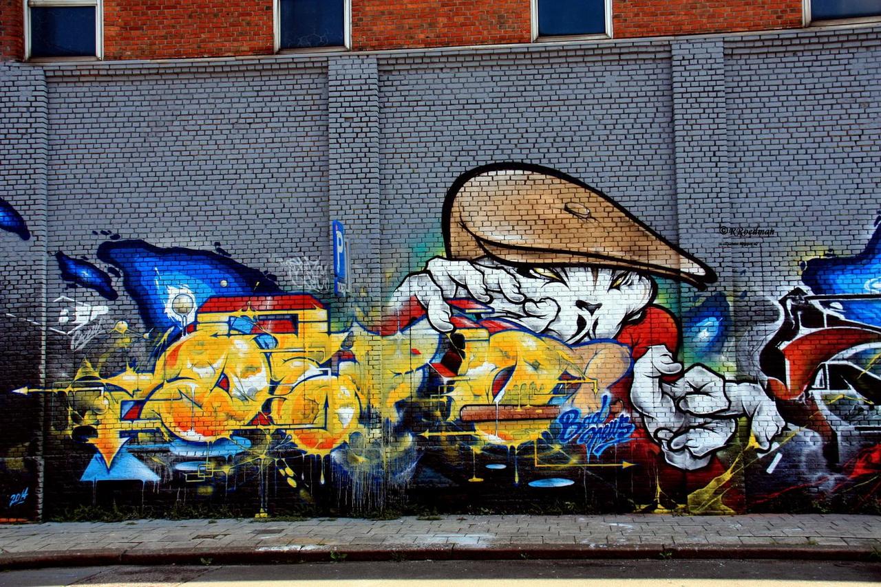 RT @RRoedman: #streetart #graffiti #mural miscellaneous artist in #Berchem #Belgium, 3 pics at http://wallpaintss.blogspot.nl http://t.co/LDFyAtsXYU