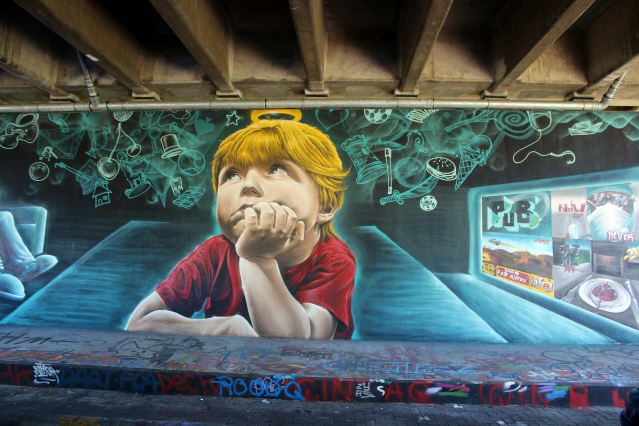 RT @RRoedman: #streetart #graffiti #mural Nice work in #Amsterdam from #SockActions ,5 pics at http://wallpaintss.blogspot.nl http://t.co/z1z8sp1fdj