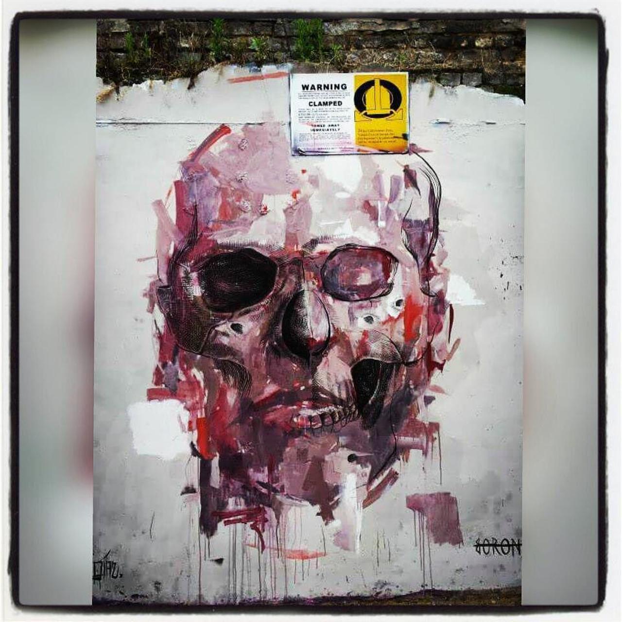 #streetart #london #face #skull #eyes #wall #england #londonstreetart #street #art #streetartlondon #graffiti #sten… http://t.co/FMYHH7HDjS