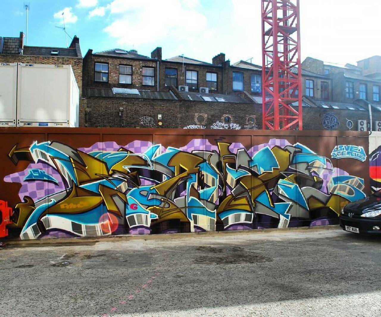 Graffiti art  
#Graffiti #StreetArt #UrbanArt #WhoDidThis #WillowStreet #Shoreditch #London #Nikon #NikonD60 #Niko… http://t.co/NFMrCzZb9U