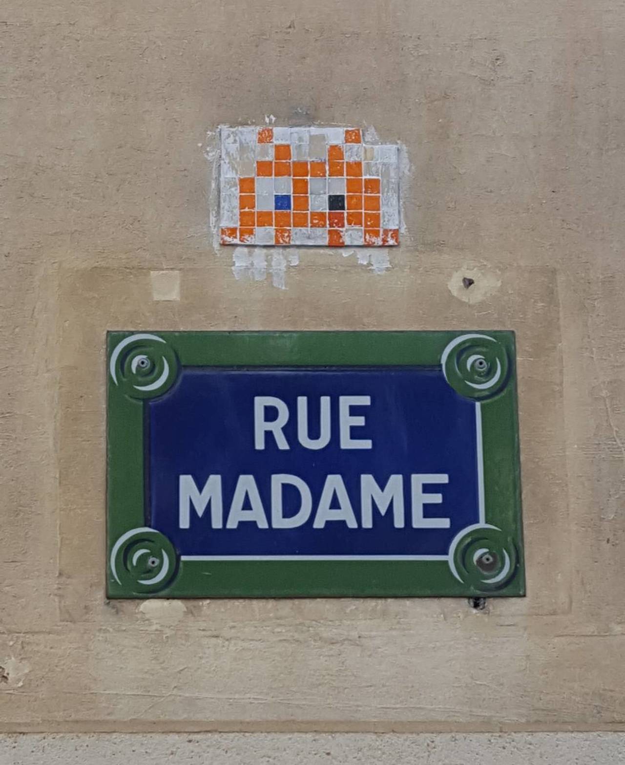 #Paris #graffiti photo by @jdewey67 http://ift.tt/1QHZNK8 #StreetArt http://t.co/trX7qOMV4w