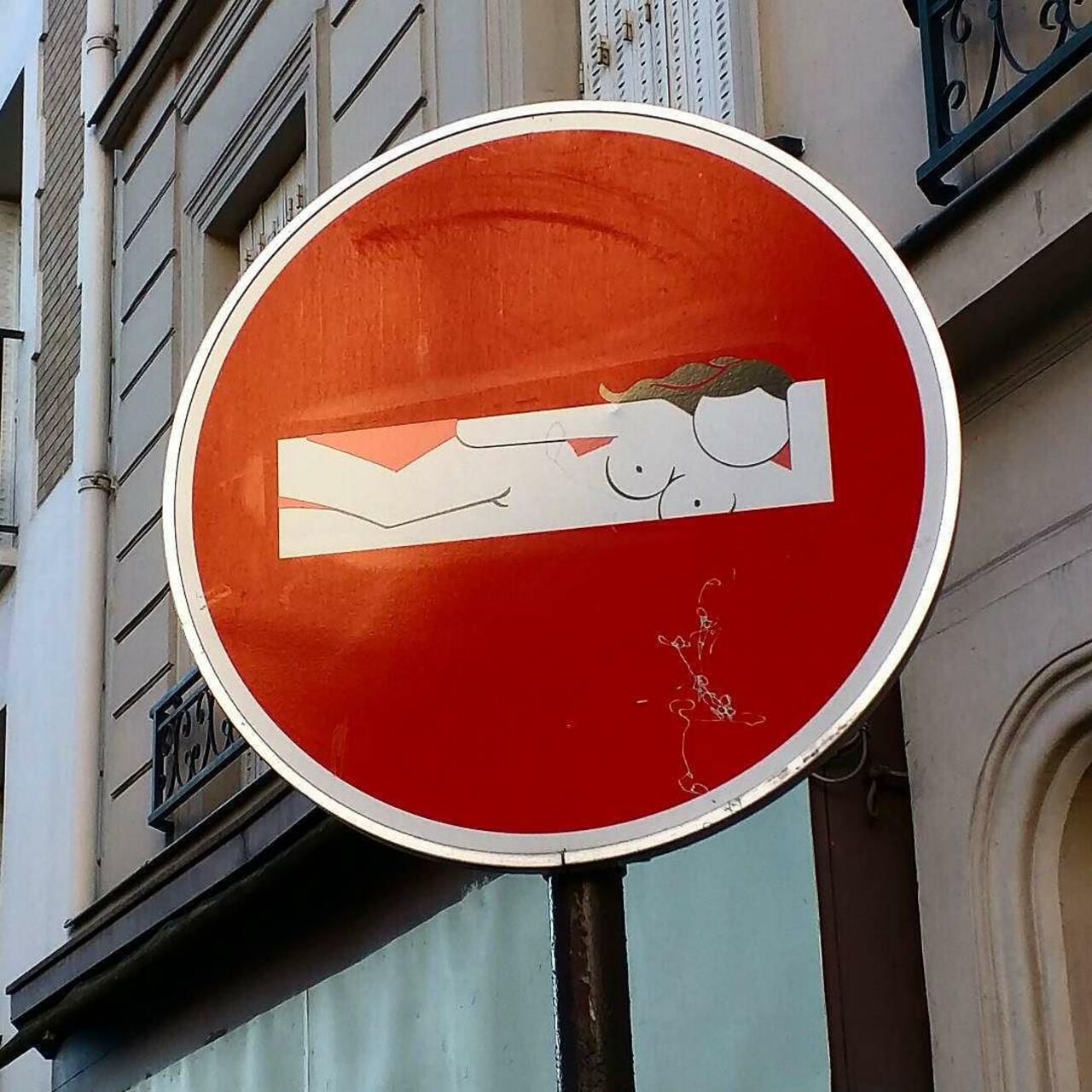 circumjacent_fr: #Paris #graffiti photo by alphaquadra http://ift.tt/1WtAteQ #StreetArt http://t.co/HZ4WNyjBjC