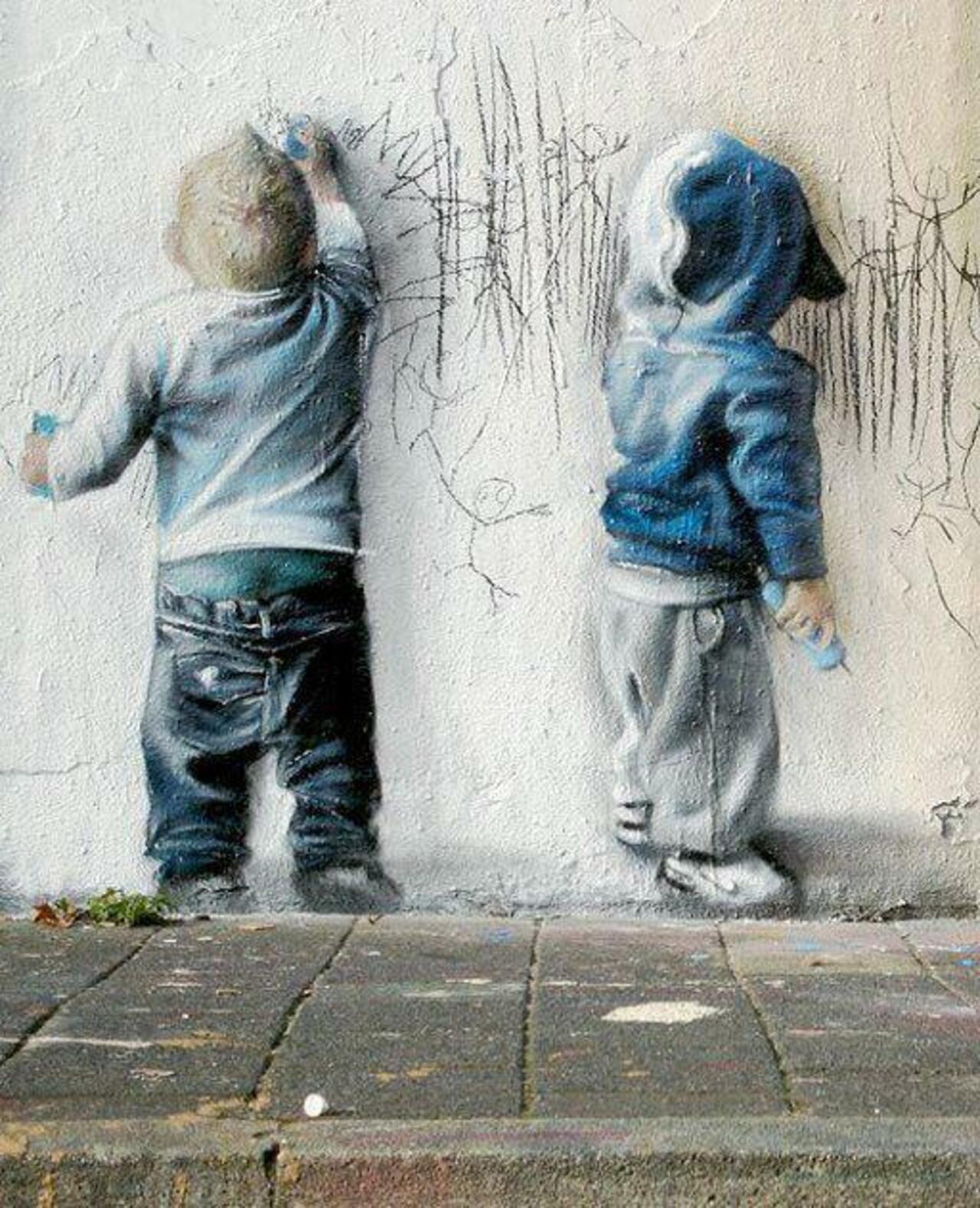 RT @Dame_Rouge: .@gianni_nigia - Enfants graffeurs #StreetArt #UrbanArt #Graffiti  http://t.co/1uYFF1FxwU”