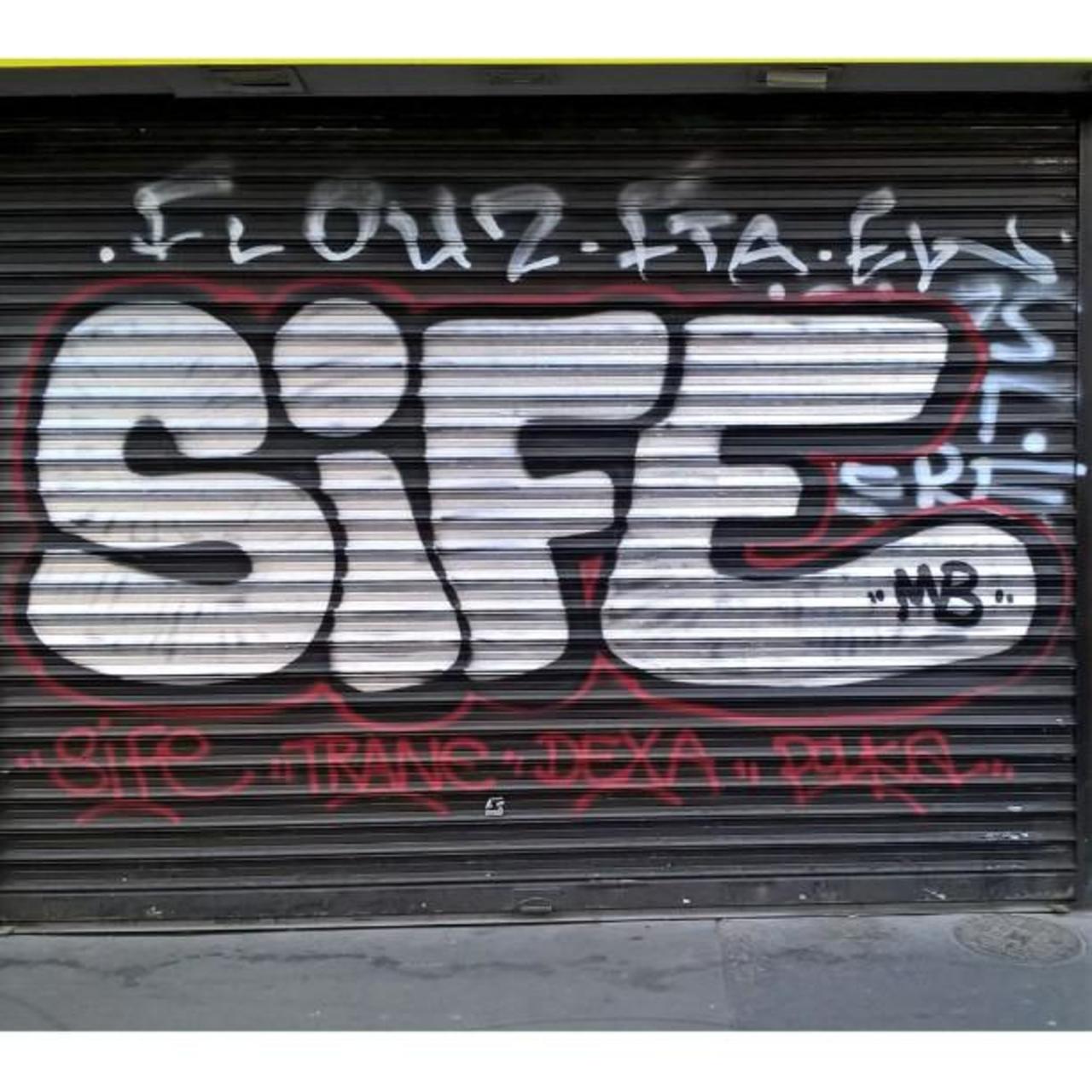 #Paris #graffiti photo by @maxdimontemarciano http://ift.tt/1LZMxNE #StreetArt http://t.co/QKJjX0Io7G