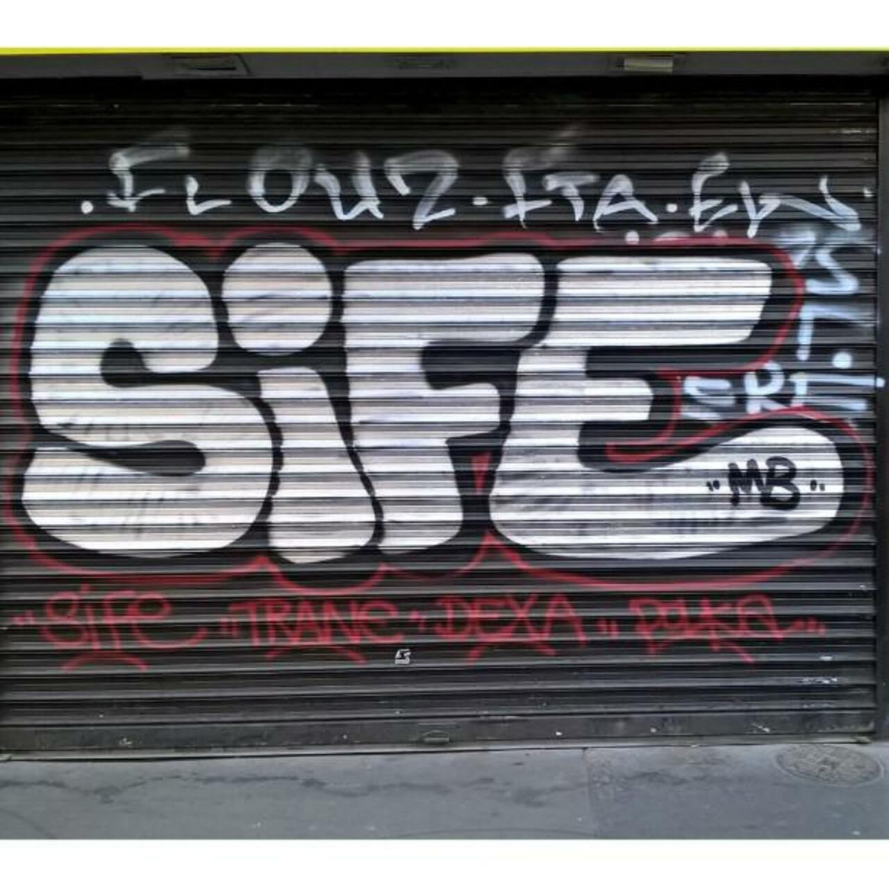 circumjacent_fr: #Paris #graffiti photo by maxdimontemarciano http://ift.tt/1LZMxNE #StreetArt http://t.co/Sryjt51xsJ