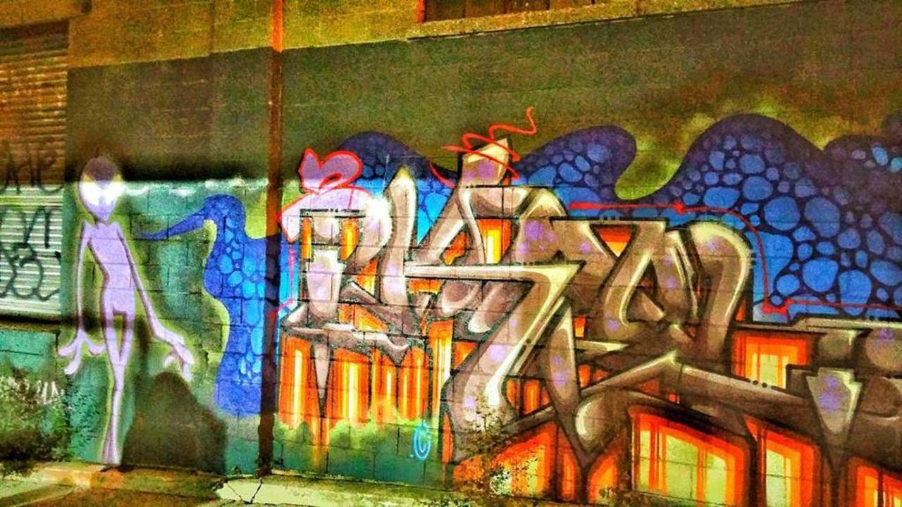 RT @artpushr: via #hereinmydreams34 "http://ift.tt/1ReYgwd" #graffiti #streetart http://t.co/WEaBQC71Zk