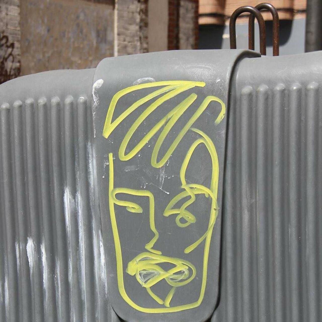 RT @StArtEverywhere: #madrid #madriz #madri #streetart #graffiti #grafite #arteurbano #lavapies #lavapiés  #artederua #artderue #artecal… http://t.co/ARjSY7xPms