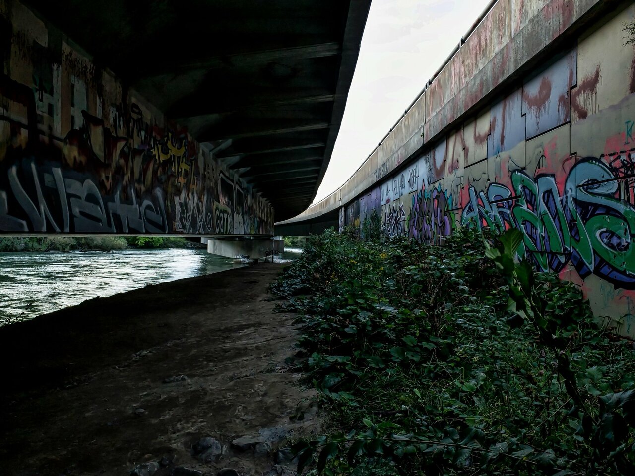 RT @TheresaGroth: Under The Bridge @Visit_Niagara #graffiti #Streetart #streetphotography #City #UnderPass @PENTAXIAN #RicohGR http://t.co/nw9Uv9ZULu