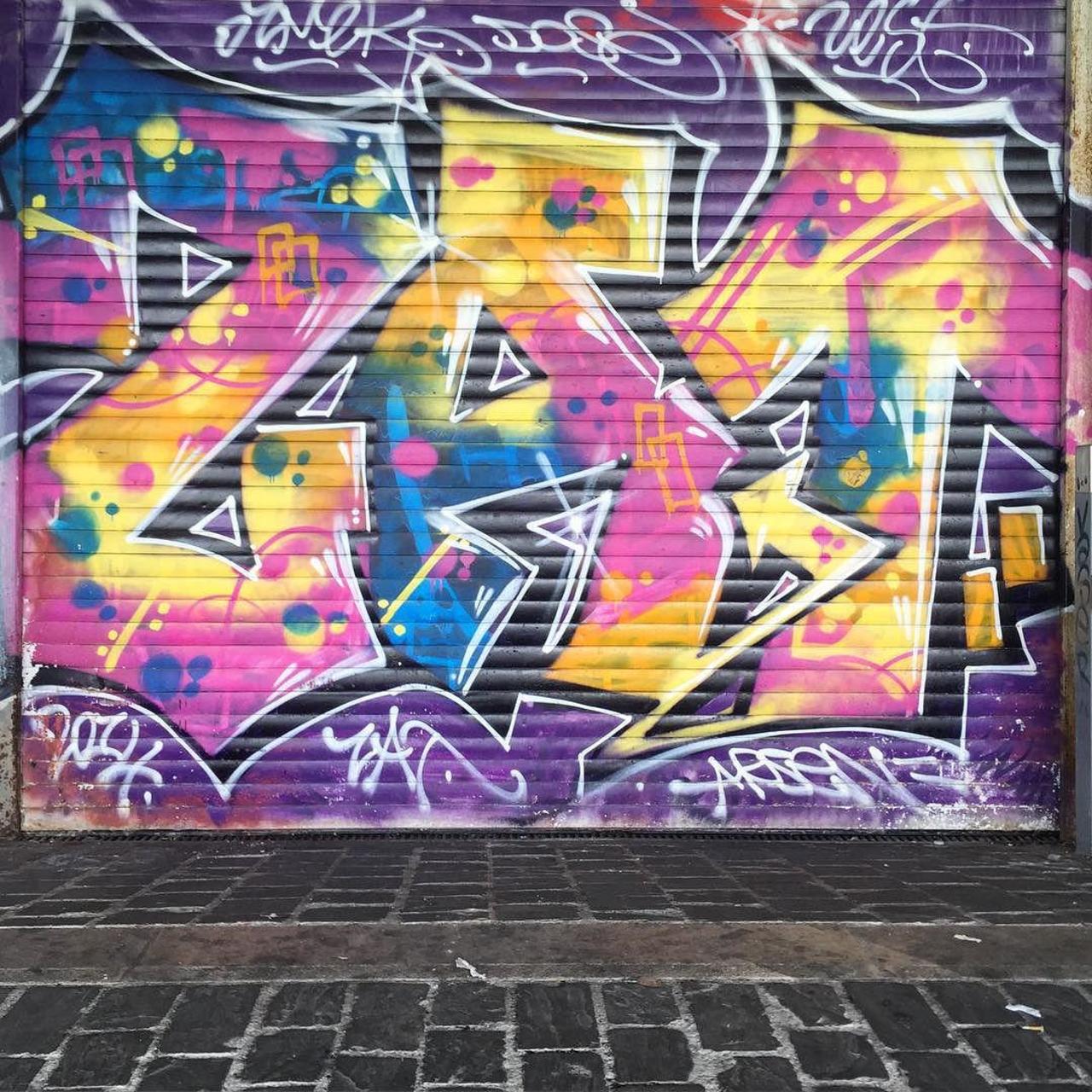 #Paris #graffiti photo by @catscoffeecreativity http://ift.tt/1QKPsNJ #StreetArt http://t.co/Gg1DAPmeY9