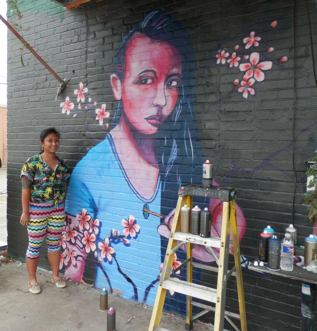 #Houston #Graffiti #Streetart Royal (Houston) working on her art at Super Happy Funland for Meeting of Styles 2015. http://t.co/aN2YIs1eTk