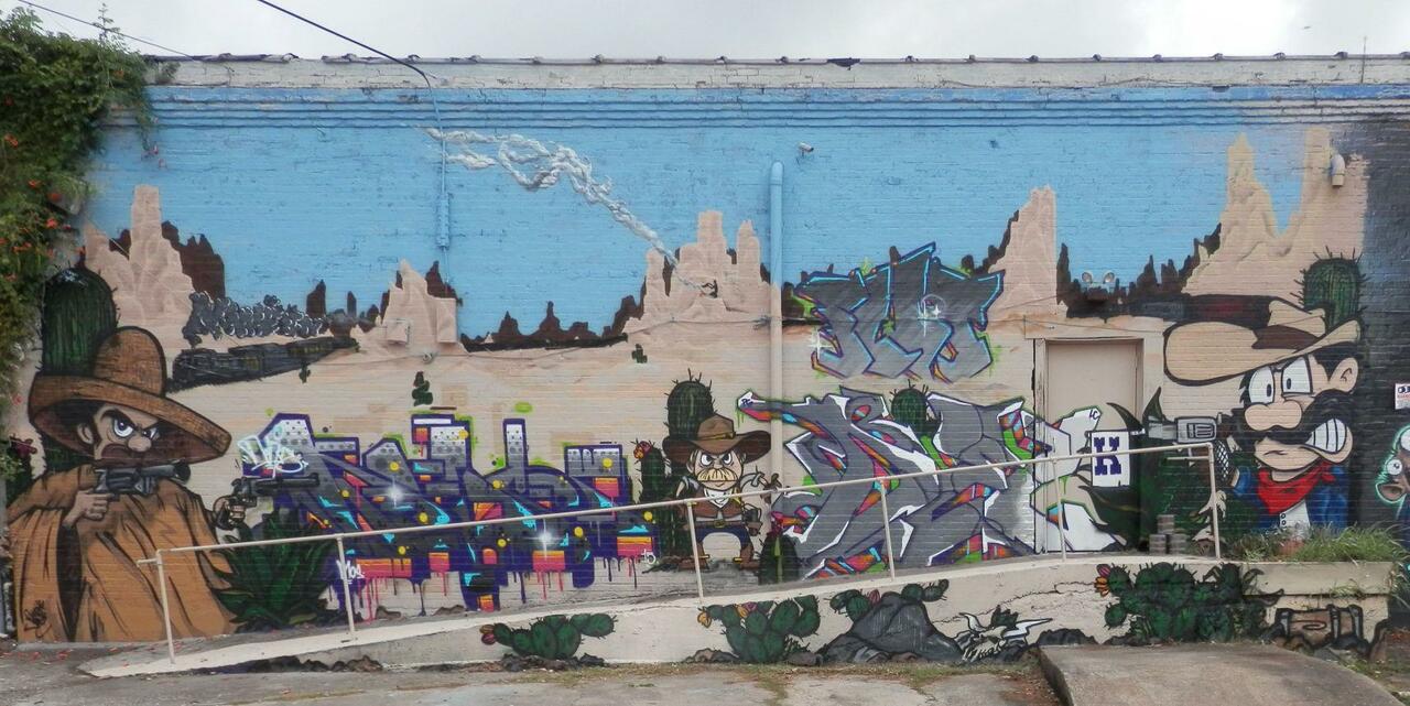 RT @JohnRMoffitt: #Houston #Graffiti #Streetart Queen's completed work for Meeting of Styles 2015 at Super Happy Funland on Polk. http://t.co/qKHPymNf3B