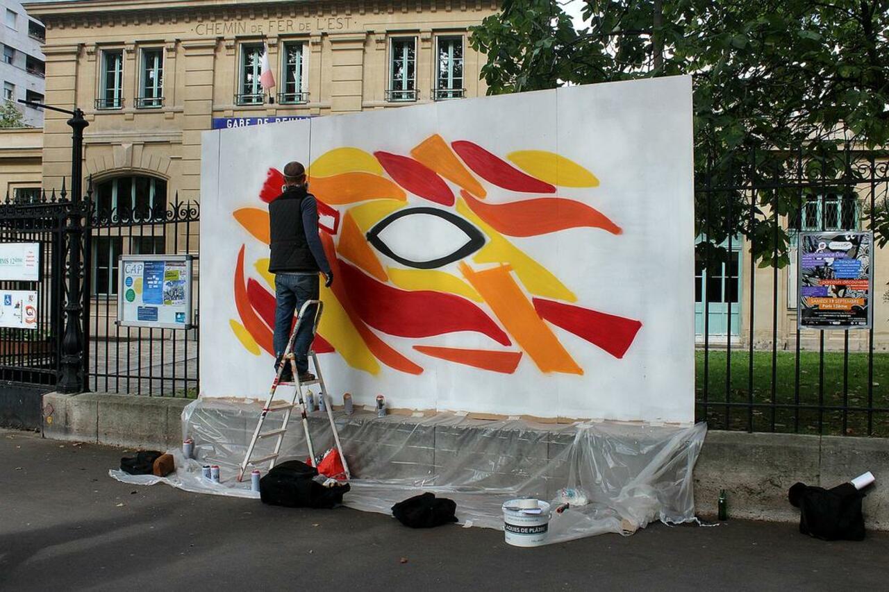 Street Art by Moyoshi in #Paris http://www.urbacolors.com #art #mural #graffiti #streetart http://t.co/xkgH05q5AF
