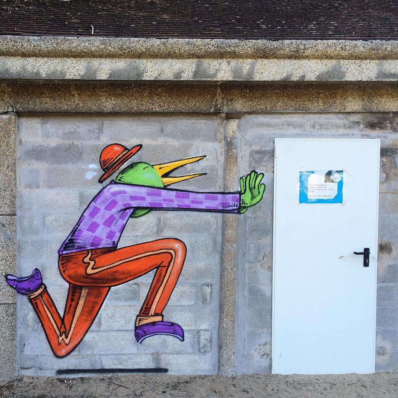 #Paris #graffiti photo by @benapix http://ift.tt/1VoTuSt #StreetArt https://t.co/rylirLBmjZ